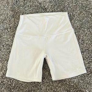 Lululemon 6” white align shorts - high waisted